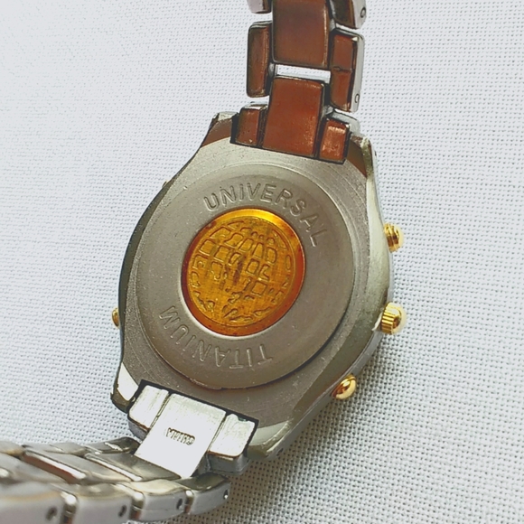 TITANIUM UNIVERSAL Quartz Watch - Picture 5 of 7